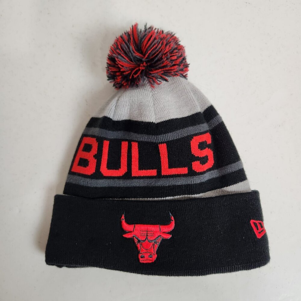 Chicago Bulls NBA New Era Beanie Black Pom  Knit Hat RN#11493 Solid Red Bull